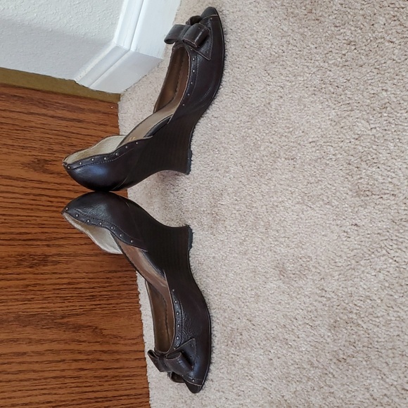 Bcbg Paris 8 rounded contour wedges peep toe bow metal accents - Picture 4 of 12